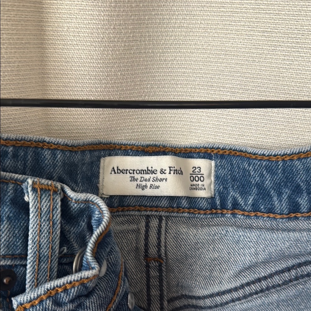 A&F High Rise Dad Short - Picture 3 of 3